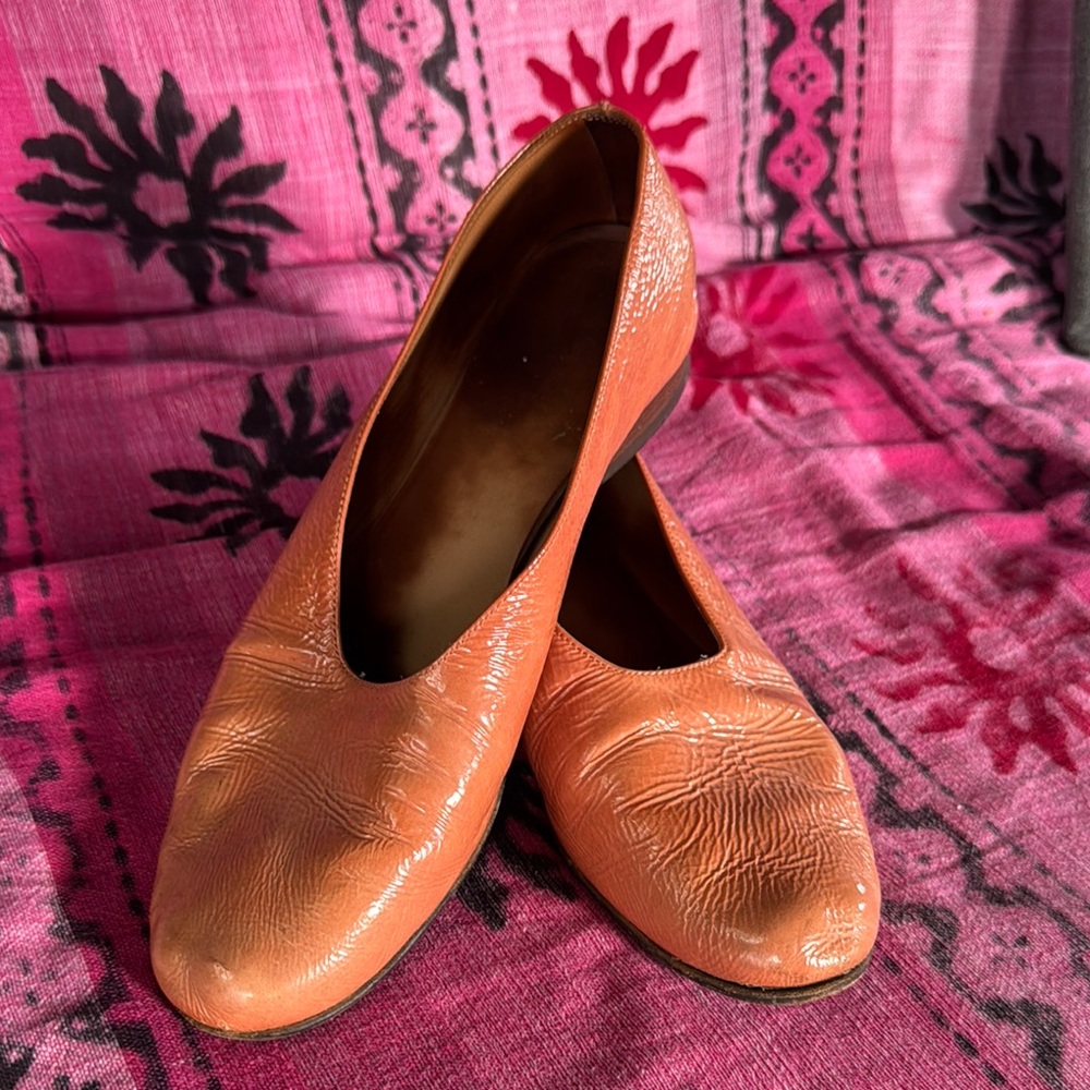 Martiniano - rare patent leather glove flat
